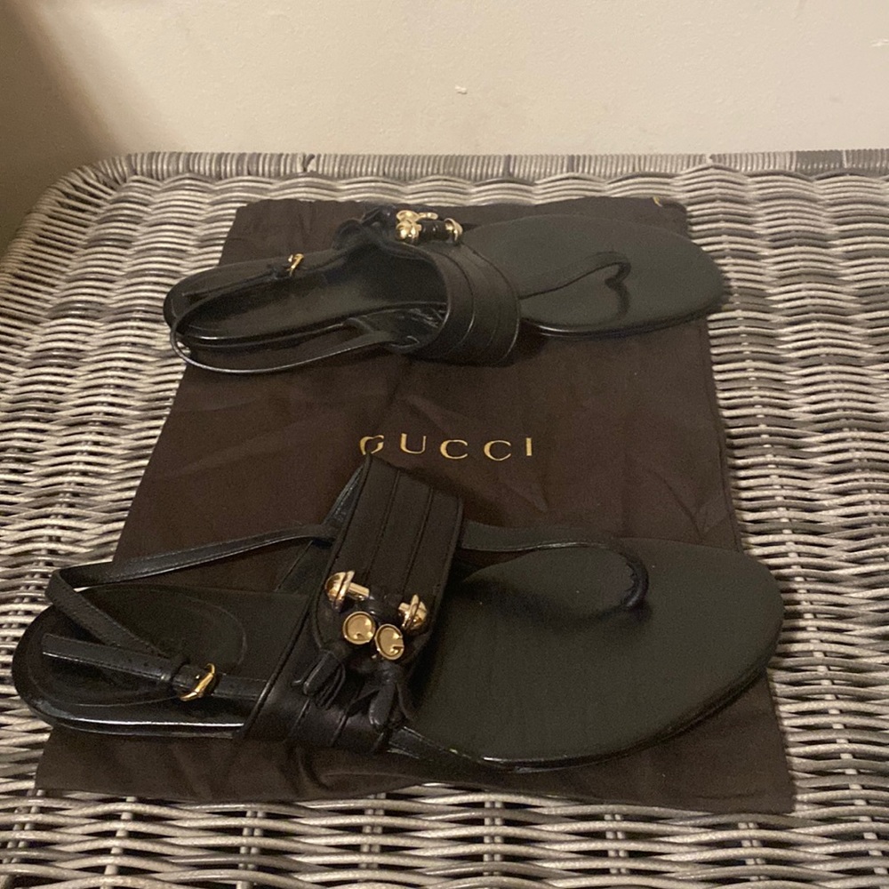 Gucci black leather sandals excellent condition